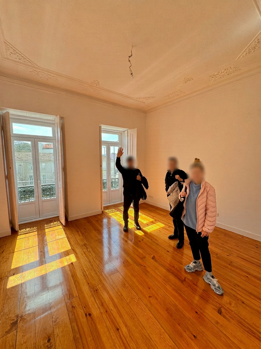 Apartment viewing in Lisbon with clients